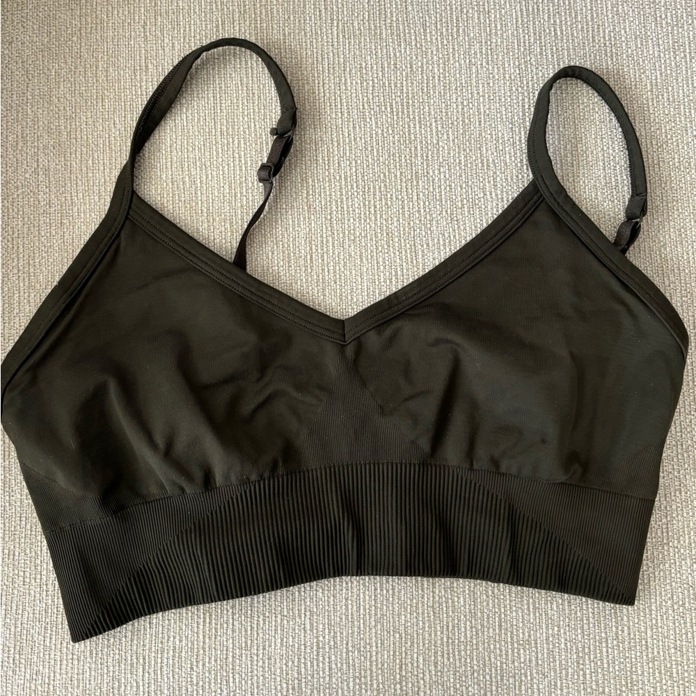 Lululemon dark green olive sports bra size 8 no padding